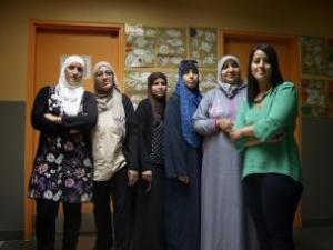 Musulmanas promueven la diversidad en escuelas en Francia