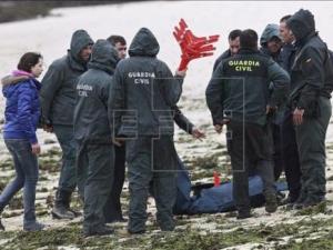Hallan un cadáver en estado de descomposición en una playa