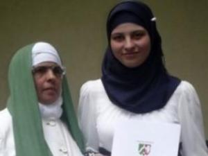 Estudiante musulmana obtuvo notas completas en todos los exámenes en Alemania