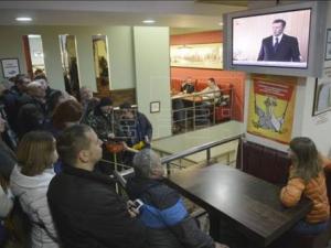 La guardia de fronteras de Ucrania retiene el vuelo en el que iba Yanukóvich