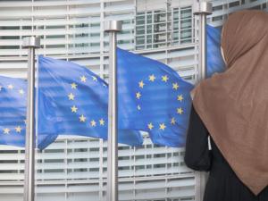 Prohíben el ingreso de una periodista musulmana al Parlamento Europeo